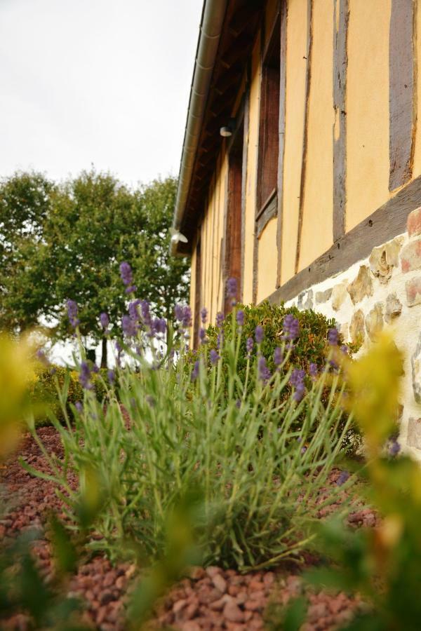 Gite "Cote Jardin" Vannecrocq Exterior photo