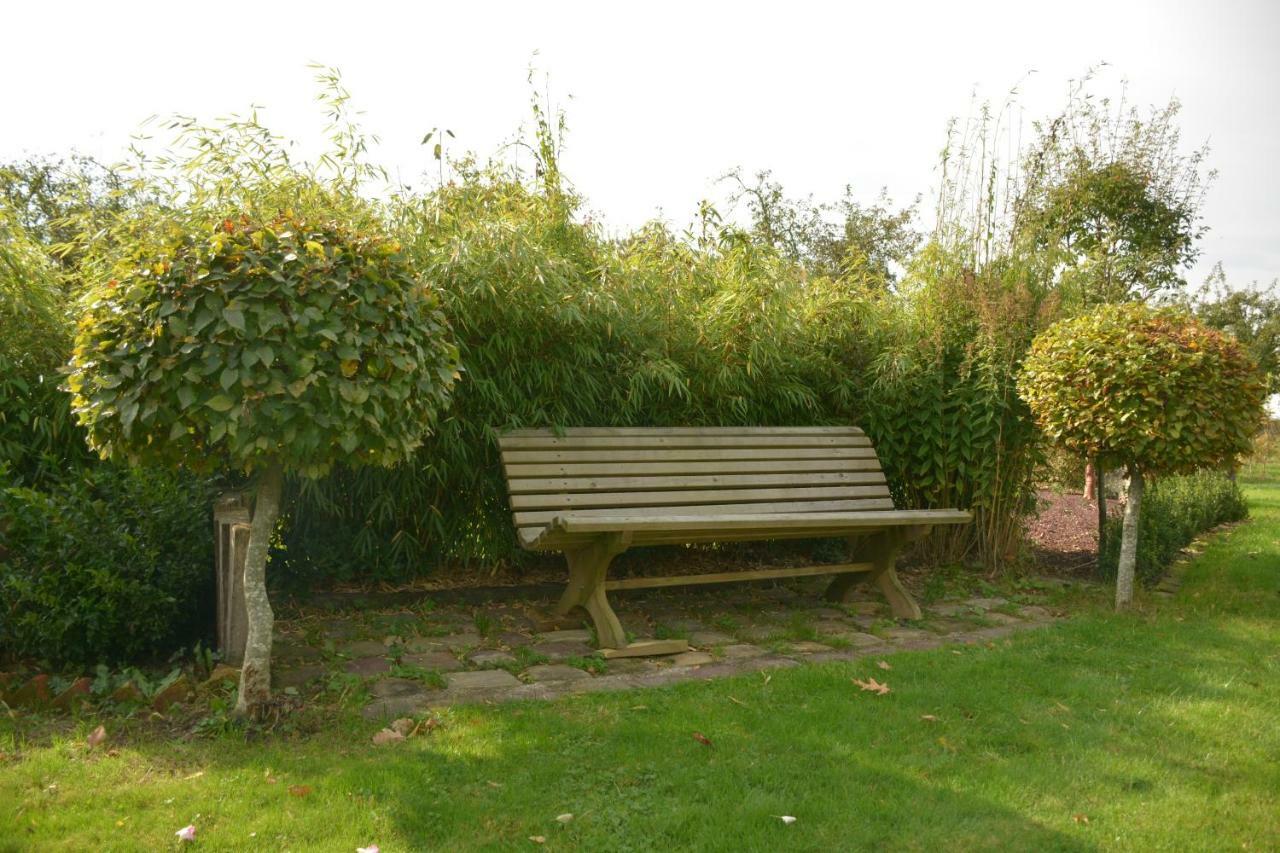 Gite "Cote Jardin" Vannecrocq Exterior photo